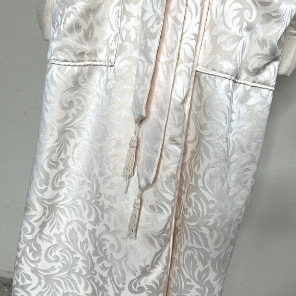 VTG Victoria’s Secret Gold Label Jacquard Lined Robe Dressing Gown Ivory SML - Picture 2 of 9
